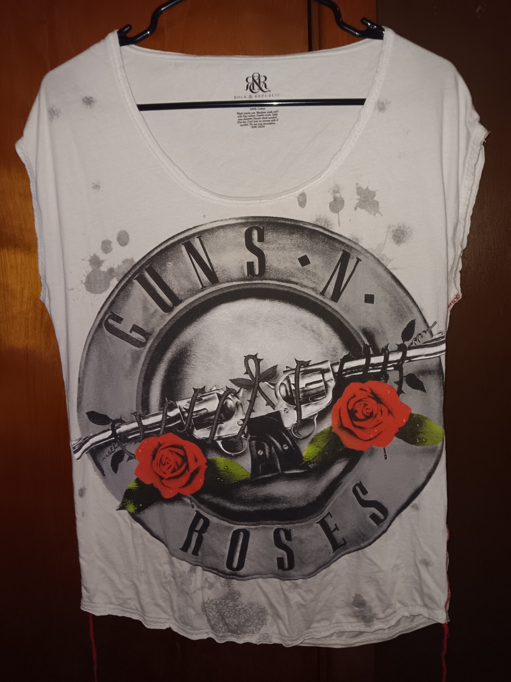 Guns N' Roses Graphic Tee with Red Roses